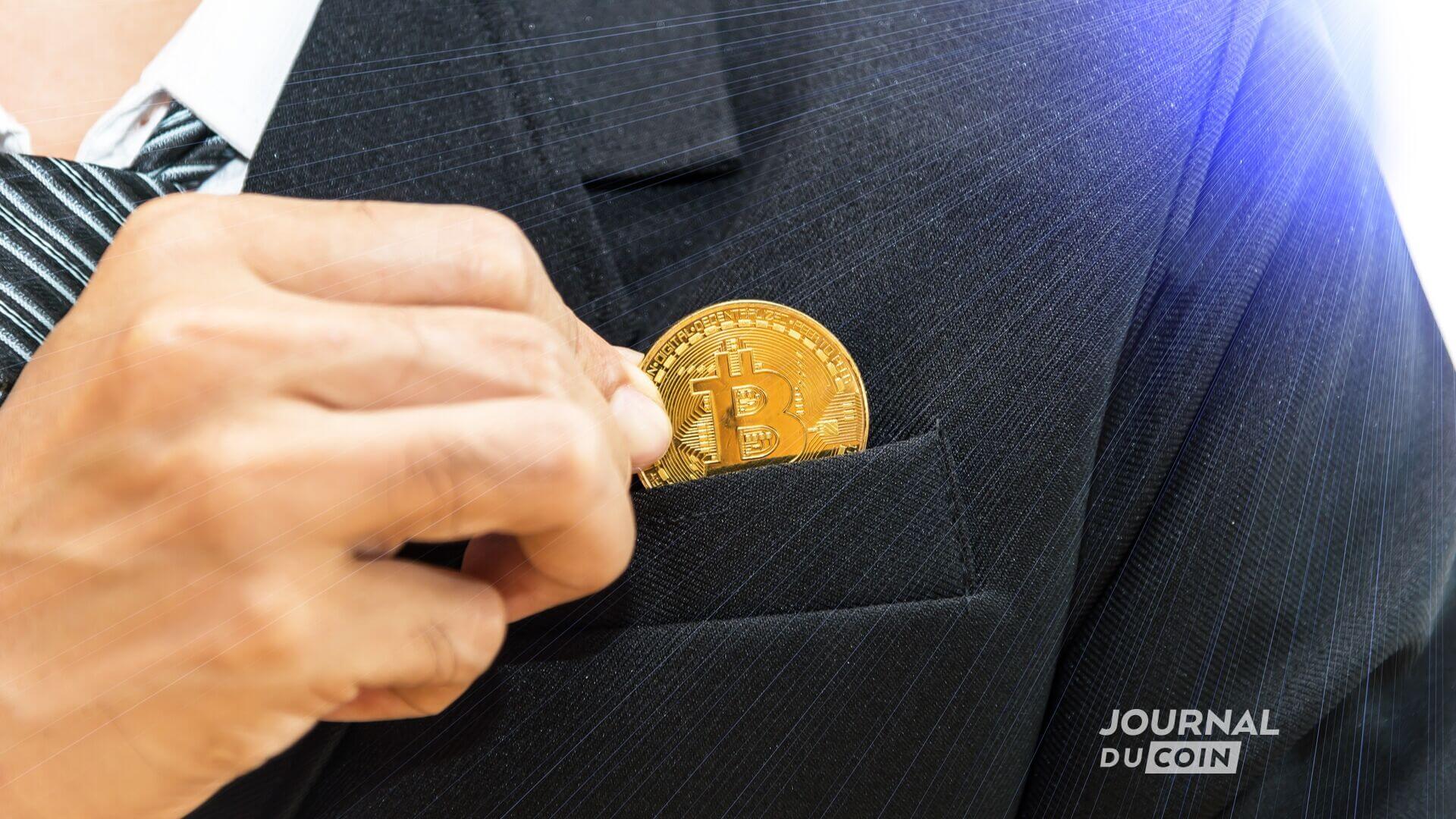 Bitcoin dans une poche de costume