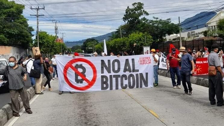 Des citoyens du Salvador décident de manifester contre la Loi Bitcoin