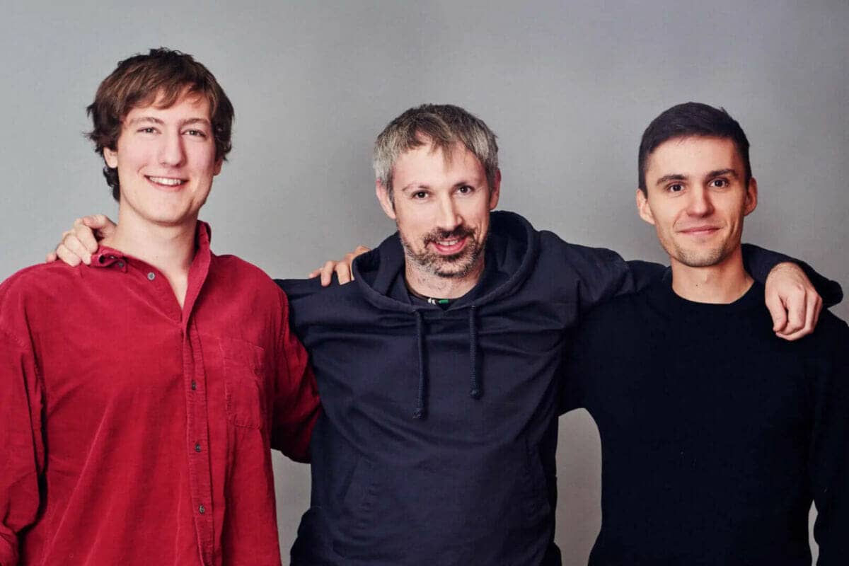 Les pères fondateurs de Polkadot : Dr. Gavin Wood, Robert Habermeier et Peter Czaban. Gavin Wood, le leader du projet, est un cryptographe de renom ayant participé à la création d'Ethereum.