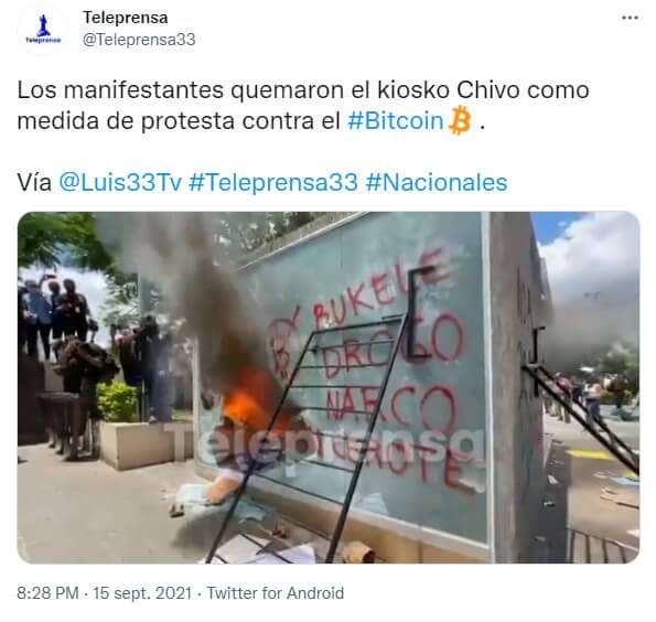 Publication Twitter du journal Teleprensa montrant l'ATM Bitcoin vandalisé au Salvador