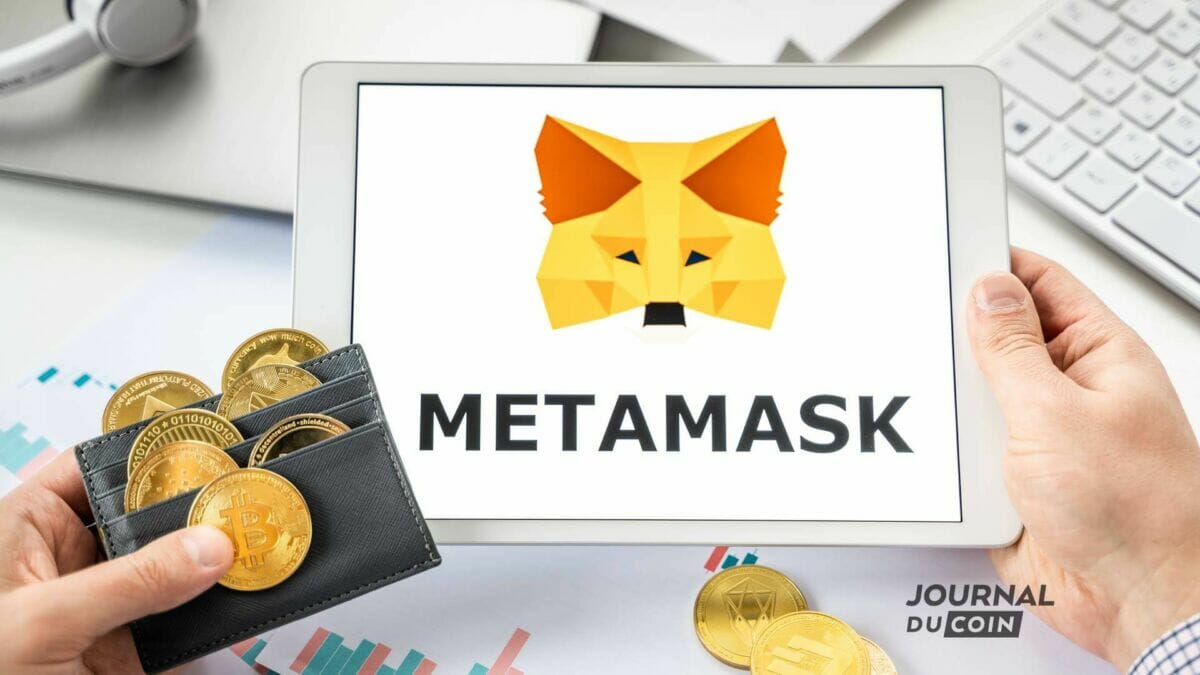 Une tablette et un wallet crypto avec le logo renard de Metamask