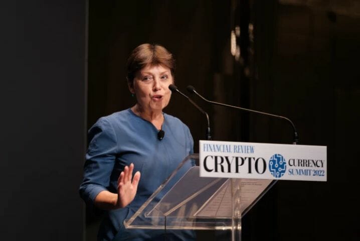 La commissaire de l'ASIC, Cathie Armor s'exprimant au sommet australien pour les cryptomonnaies sur les services crypto envisagés par la CBA. 