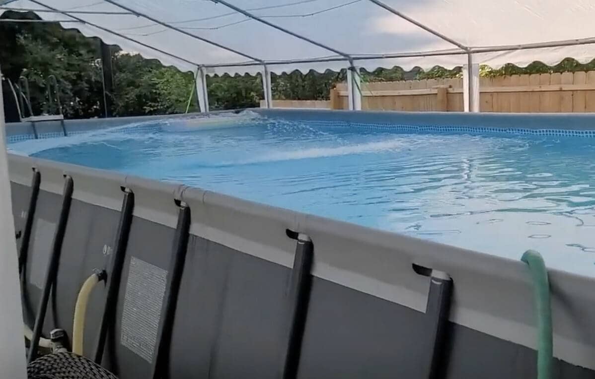La piscine de Yuan est chauffée par son matériel de mining de Bitcoin (BTC).