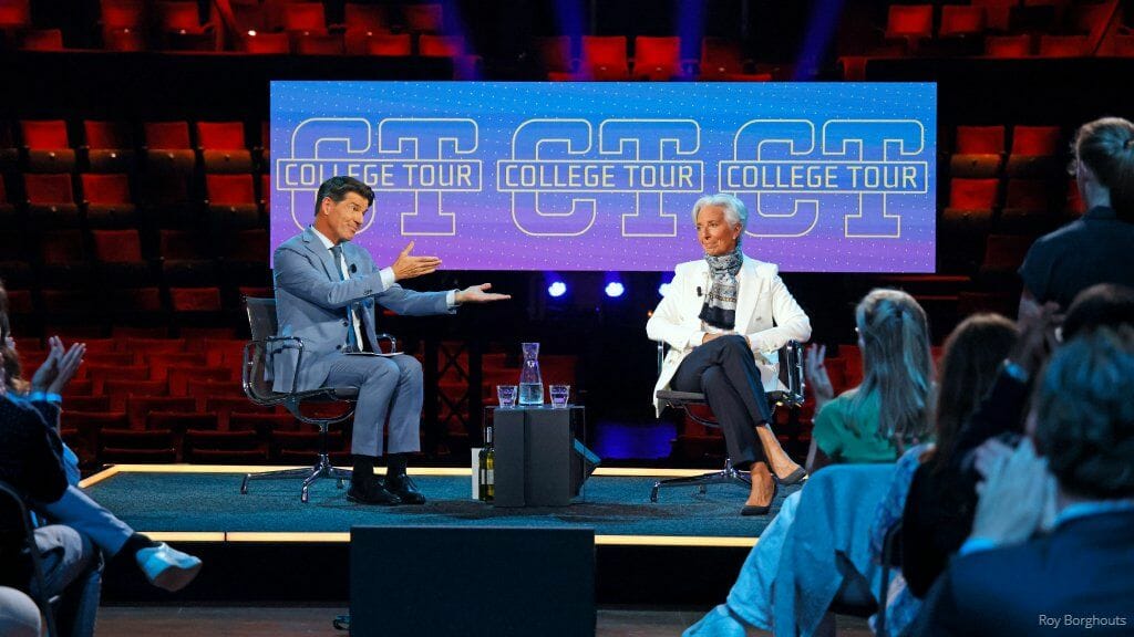 Christine Lagarde sur le plateau de l'émission « College Tour » où elle parle de Bitcoin et des cryptomonnaies