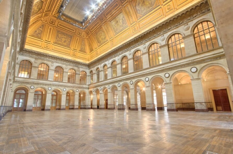 Le X Day se tiendra à l'intérieur du Palais Brongiart, monument historique de Paris, ancien haut lieu de la vie économique française.