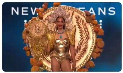 Miss Salvador semble heureuse de représenter Bitcoin, en plus de son pays.