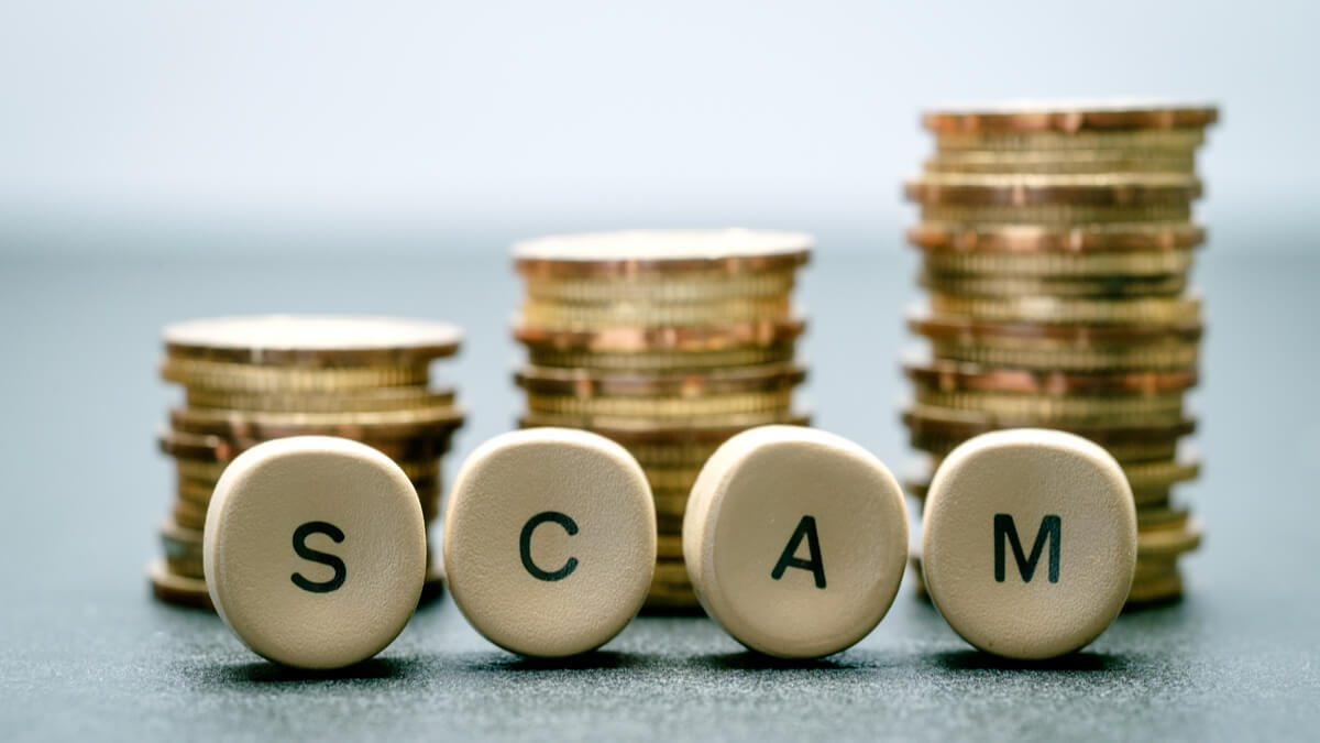 Les auteurs de scams utilisent les moyens les plus honteux pour vous dérober votre argent.