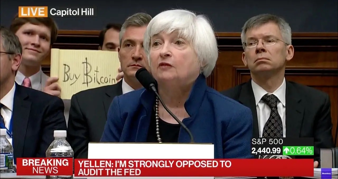 Ce bout de papier avec « Buy Bitcoin » écrit dessus est devenu célèbre.