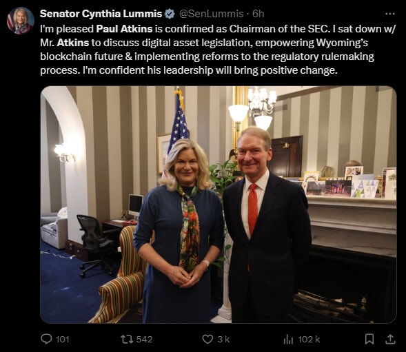 Le nouveau Président de la SEC a été officiellement nommé par un vote du Sénat. Paul Atkins devient donc le nouveau boss de la régulation financière américaine et la cryptosphère se réjouit de l'arrivée d'un pro-crypto dans le fauteuil de Gary Gensler.