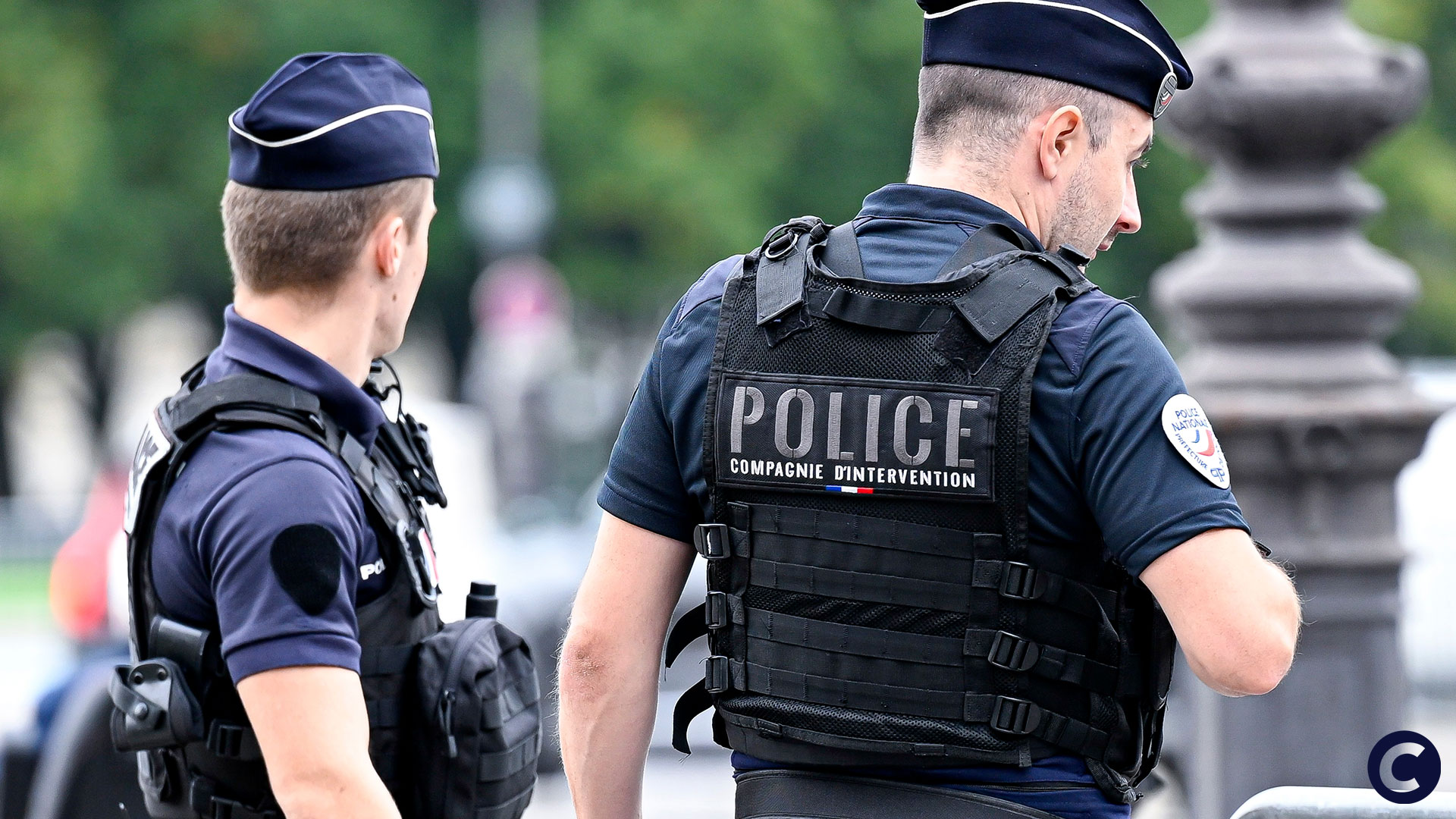 Le 25 octobre 2023, un homme de 78 ans se présente à la gendarmerie de Marguerittes pour porter plainte, nous raconte le Réveil du midi. Attiré par des publicités sur la cryptomonnaie, il a communiqué ses identifiants bancaires à un interlocuteur rencontré par téléphone. Au fil des semaines, il perdra plus de 40 000 euros, transférés sur des comptes en France, au Luxembourg et en Angleterre.