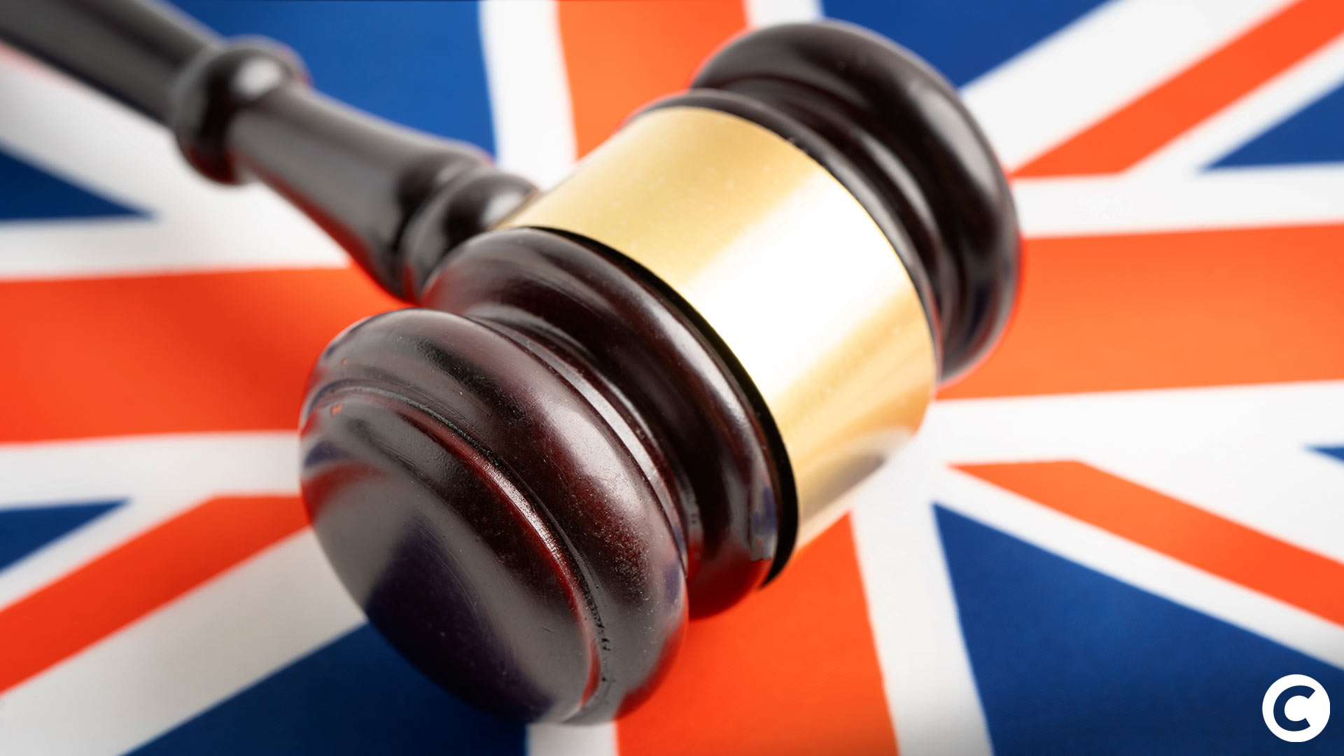 Le gouvernement britannique pourrait bien conserver la majeure partie des 7 milliards de dollars en Bitcoin (BTC) qu’il a saisis dans le cadre d’une vaste fraude chinoise. Cette décision fait suite à la condamnation de Zhimin Qian, l’organisatrice présumée de l’arnaque, qui a plaidé coupable cette semaine. Alors que les victimes réclament justice, les autorités britanniques semblent déterminées à garder la main sur ces fonds colossaux.