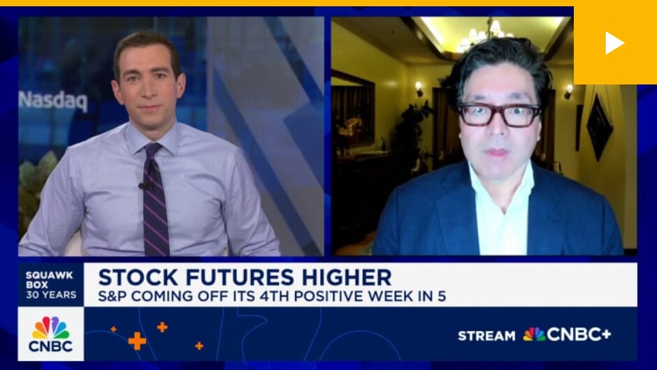 Tom Lee, cofondateur de Fundstrat Global Advisors, est connu pour ses prédictions optimistes sur le cours du Bitcoin et il vient de recommencer à la télévision américaine. Pour lui, le BTC pourrait atteindre les 200 000 dollars d’ici la fin de l’année, dans le sillage de la décision de la Réserve fédérale américaine attendue dans quelques semaines.