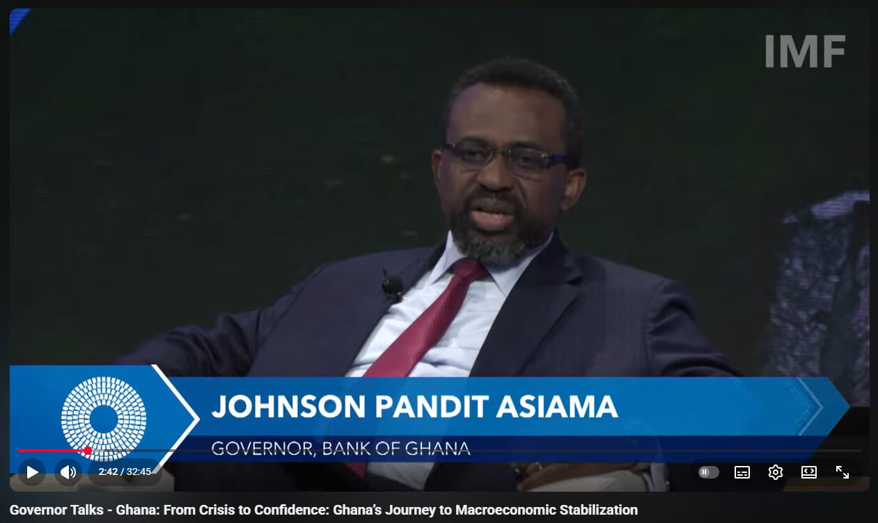 Alors que la cryptomonnaie séduit de plus en plus d’utilisateurs au Ghana, les autorités du pays ont décidé de réguler le secteur. Le gouverneur de la Banque du Ghana (BoG), Johnson Asiama, a annoncé lors des réunions du Fonds Monétaire International (FMI) à Washington, que le pays travaillait activement sur un projet de loi visant à encadrer les cryptomonnaies. Ce projet, qui devrait être soumis au Parlement d’ici décembre, marque une étape importante pour le Ghana dans sa volonté de contrôler et de surveiller les flux de cryptomonnaies.