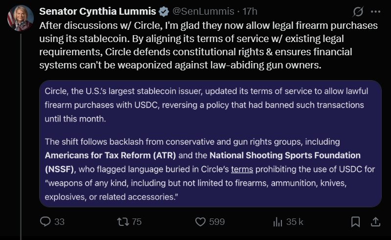Le Second Amendement de la Constitution américaine garantit le droit des citoyens américains à posséder et à porter des armes et il est au cœur des débats sur la régulation des armes à feu dans le pays. D’un côté, les défenseurs des droits des armes, tels que la National Rifle Association (NRA), considèrent ce droit comme essentiel pour la liberté individuelle et la protection personnelle. De l’autre, les partisans d’une régulation plus stricte soulignent les taux élevés de violence par arme à feu aux États-Unis et plaident pour des mesures de contrôle plus rigoureuses. Ces derniers jours, Circle, l’émetteur du stablecoin USDC s’est retrouvé au cœur de ce débat.