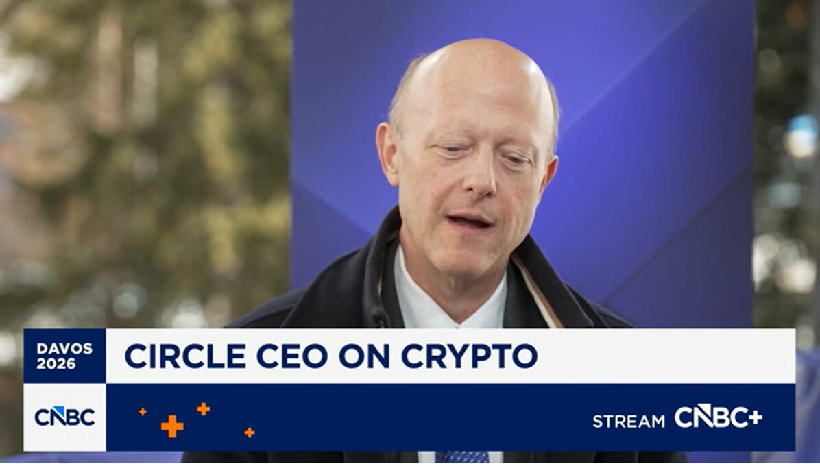 Le secteur bancaire international franchit une étape décisive dans l'adoption des actifs numériques. Selon les récentes interventions au Forum Économique Mondial de Davos, le débat ne porte plus sur la pertinence des stablecoins, mais sur les calendriers d'intégration et les modalités techniques de leur déploiement. Jeremy Allaire, PDG de Circle, a souligné que la quasi-totalité des grandes banques mondiales explorent désormais l'utilisation de ces instruments pour les marchés de capitaux et les réseaux de paiement internationaux.