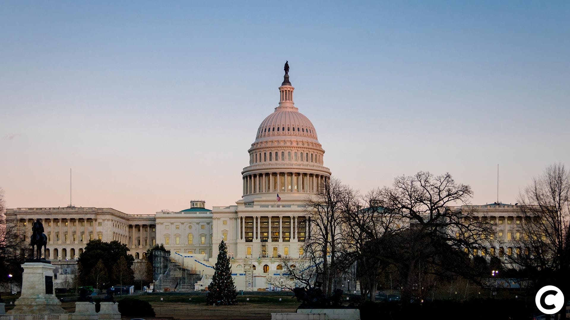 Un an après le retour de Donald Trump à la Maison-Blanche, le paysage réglementaire de la crypto aux États-Unis est méconnaissable. Sous l'impulsion du nouveau président de la SEC, Paul Atkins, et de la commissaire Hester Peirce, l'agence a mis fin à sa politique de « régulation par l'exécution ». Le retrait récent de la plainte contre Gemini Earn marque d'ailleurs une étape symbolique de ce virage à 180 degrés, illustrant la volonté de l'administration de clore les litiges hérités de l'ère Gensler.