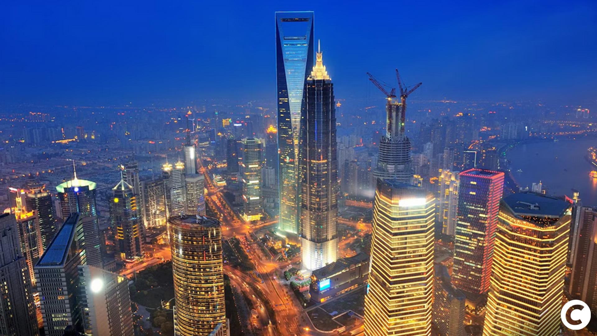 L’ouverture de la session annuelle du Parlement chinois, en ce mois de mars 2026, marque un tournant pour la deuxième puissance économique mondiale. Le 15ᵉ plan quinquennal, couvrant la période 2026-2030, définit les trajectoires de la modernisation industrielle et de la sécurité nationale de la Chine. Ce document stratégique doit répondre à une équation complexe : maintenir une progression du PIB stable tout en transformant un modèle historiquement dépendant des exportations et de l'immobilier.