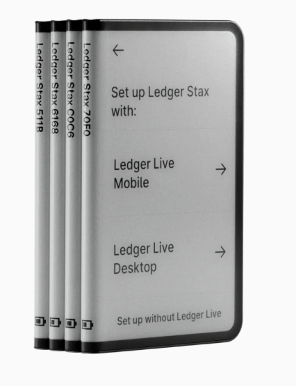 Plusieurs Ledger Stax empliés