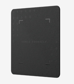 
La Ledger Recovery Key permet de stocker votre seed sur une puce NFC