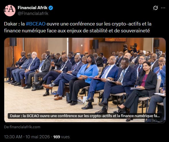 Les banques centrales africaines accélèrent leur réflexion face à l’essor de la crypto, des stablecoins et des paiements numériques. Réunie à Dakar le 8 mai 2026, la Banque Centrale des États de l'Afrique de l'Ouest (BCEAO) a placé la souveraineté monétaire au cœur des débats lors d’une conférence internationale consacrée aux innovations financières numériques. Aux côtés du Fonds monétaire international (FMI) et de la Banque des règlements internationaux (BRI), plusieurs gouverneurs africains ont alerté sur la montée en puissance des stablecoins adossés au dollar comme l’USDT ou l’USDC, désormais utilisés dans une partie croissante des échanges informels et transfrontaliers en Afrique de l’Ouest.

Derrière l’enjeu technologique se cache une problématique stratégique : si les banques centrales ne proposent pas rapidement des alternatives publiques efficaces, une partie des flux financiers régionaux pourrait progressivement échapper au système monétaire traditionnel. Les autorités monétaires cherchent donc à éviter un scénario où les infrastructures privées internationales deviendraient dominantes dans les paiements quotidiens de la région.